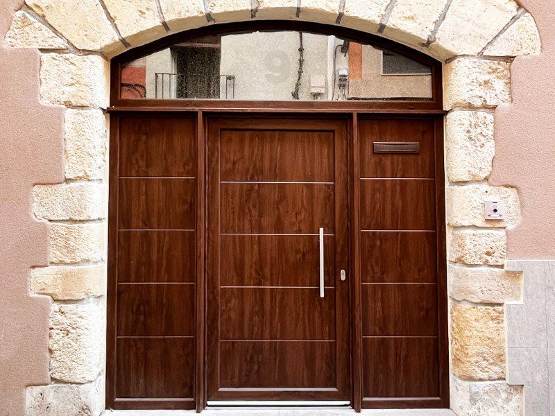 Puertas de aluminio y PVC en Ripollet con FA&MA Puertas de aluminio y PVC en Ripollet con FA&MA